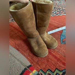 Tall Ugg boots 8W
